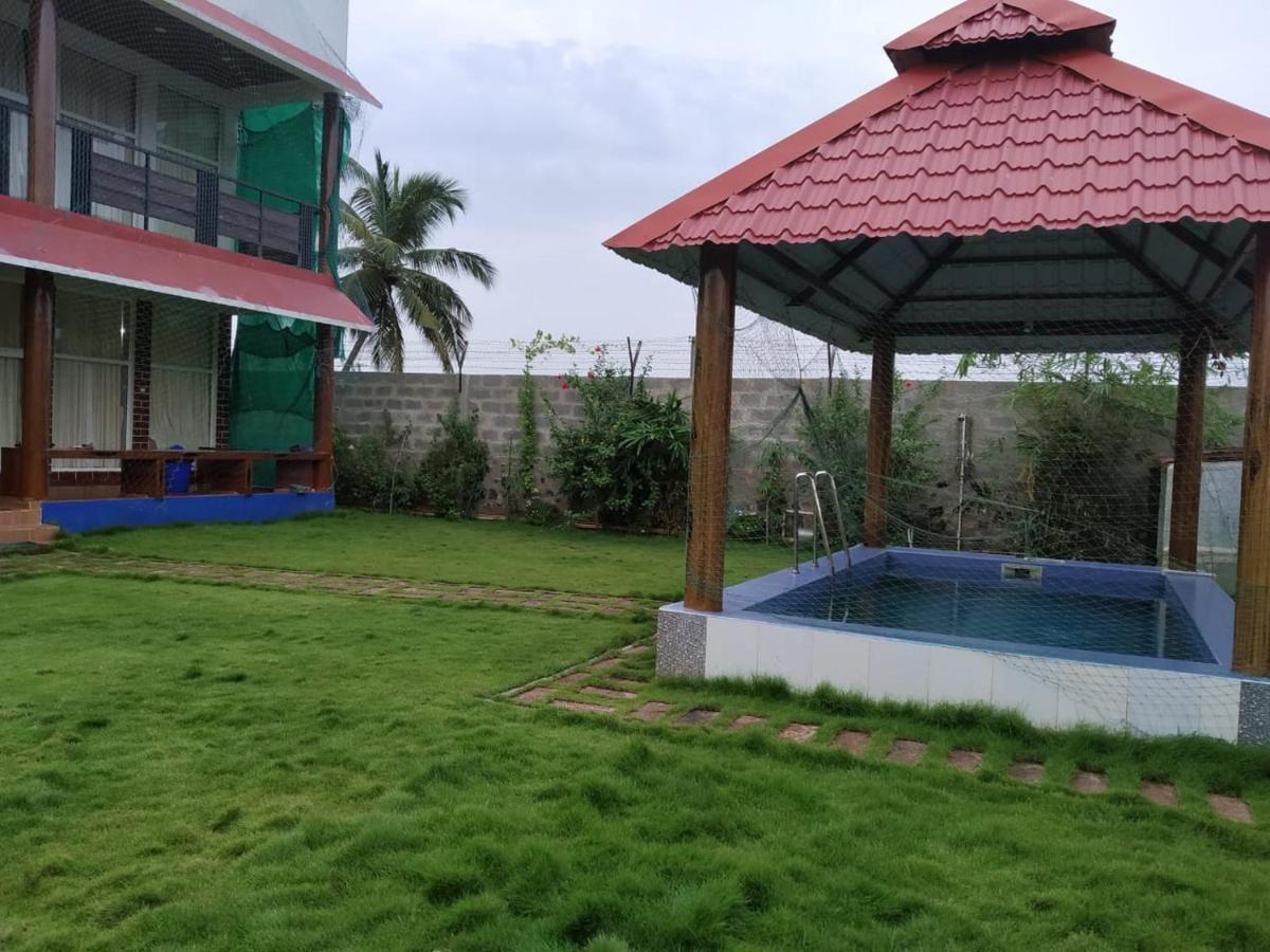 Waves Beach House Pondicherry Eksteriør bilde