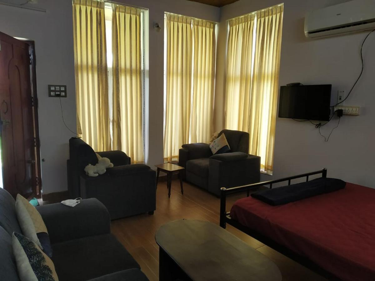 Waves Beach House Pondicherry Eksteriør bilde