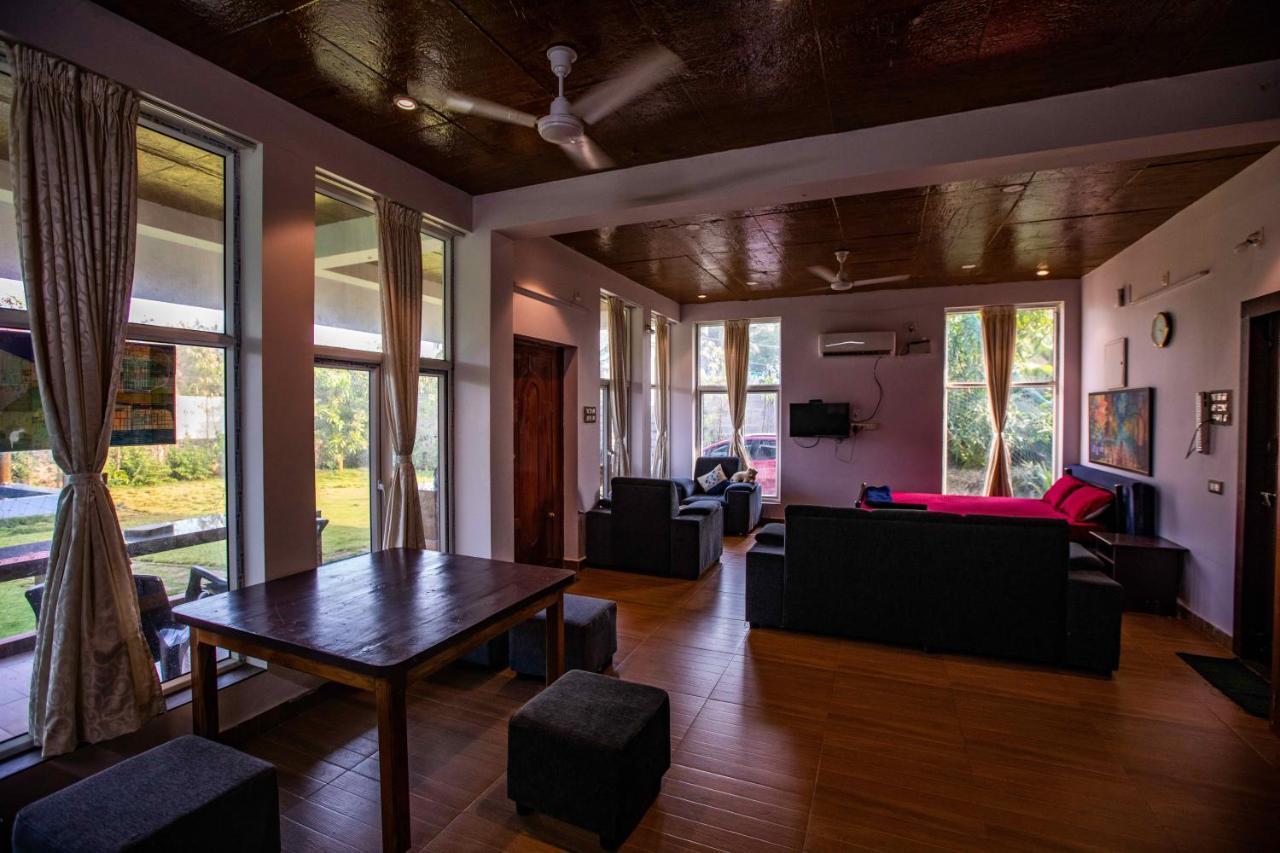 Waves Beach House Pondicherry Eksteriør bilde