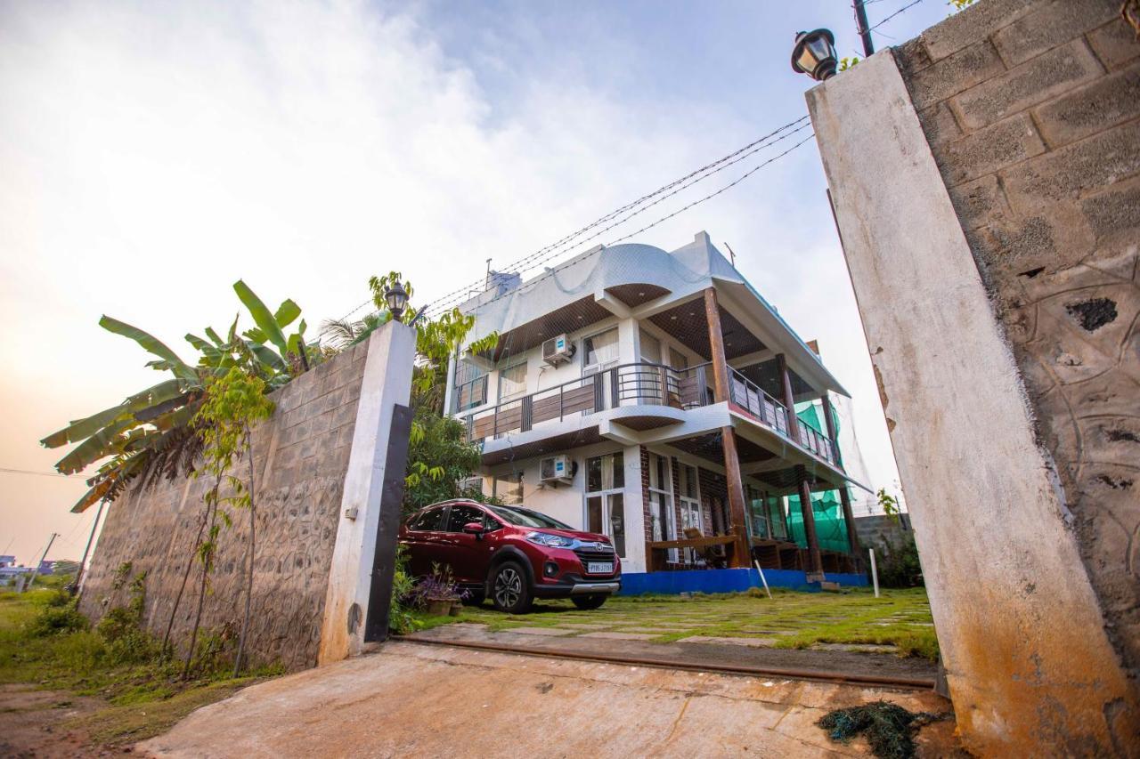 Waves Beach House Pondicherry Eksteriør bilde