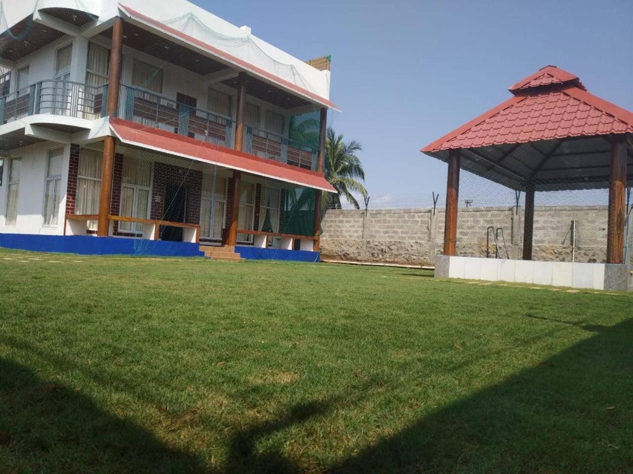 Waves Beach House Pondicherry Eksteriør bilde