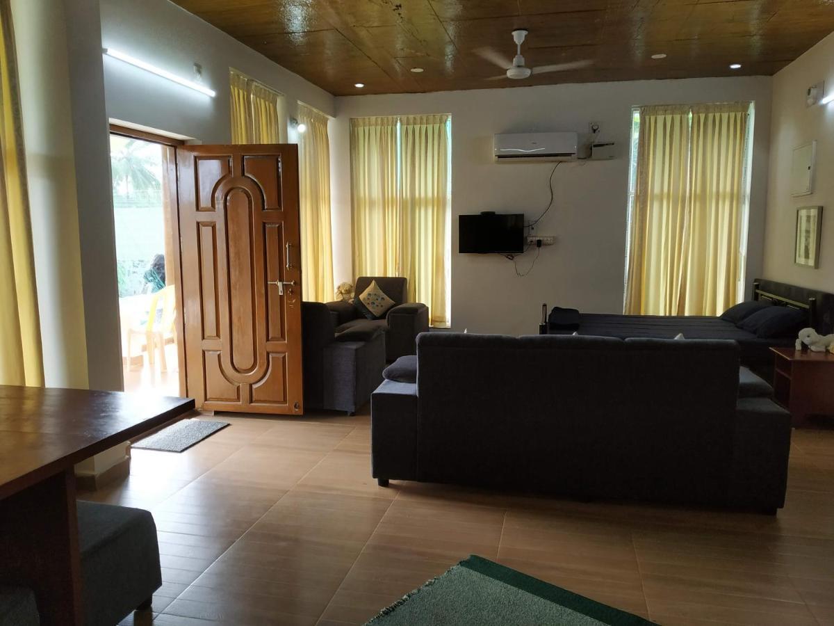 Waves Beach House Pondicherry Eksteriør bilde