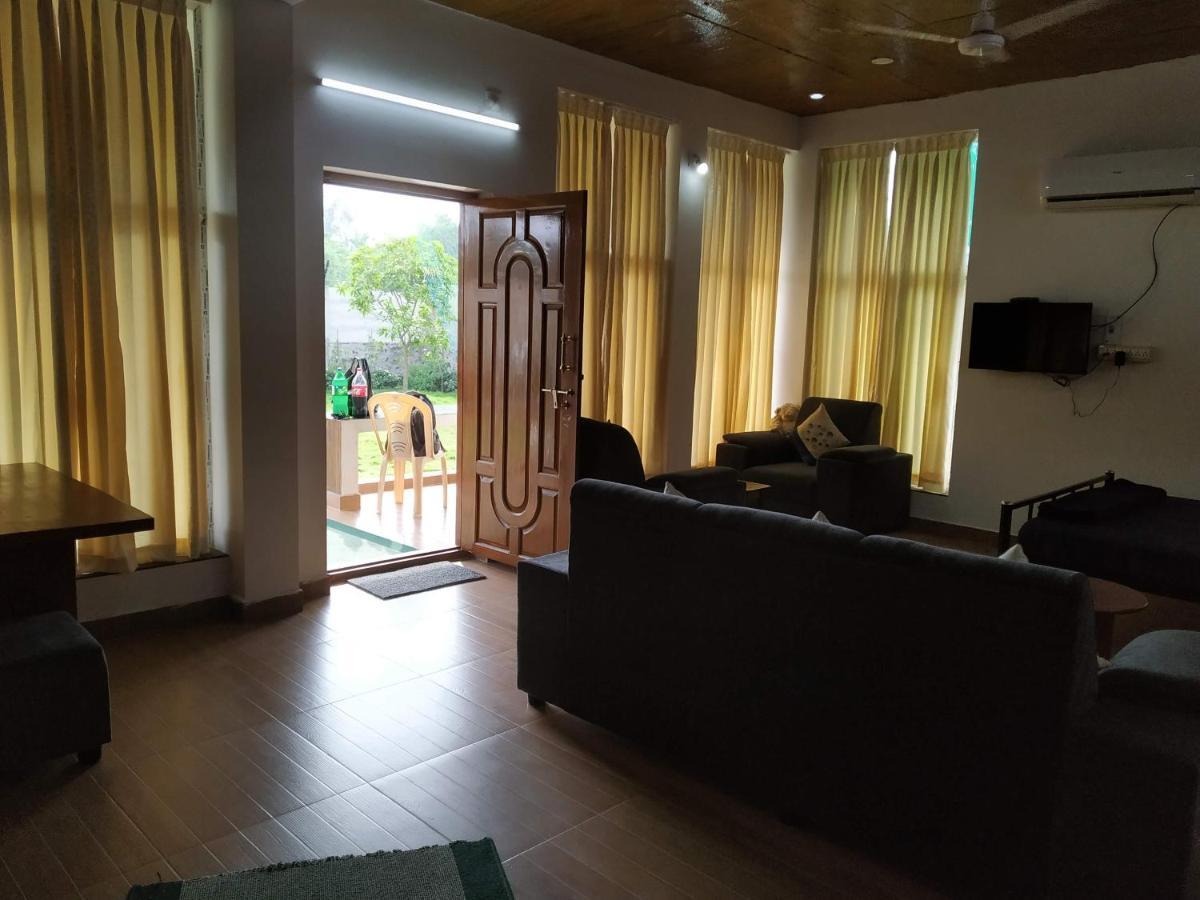 Waves Beach House Pondicherry Eksteriør bilde